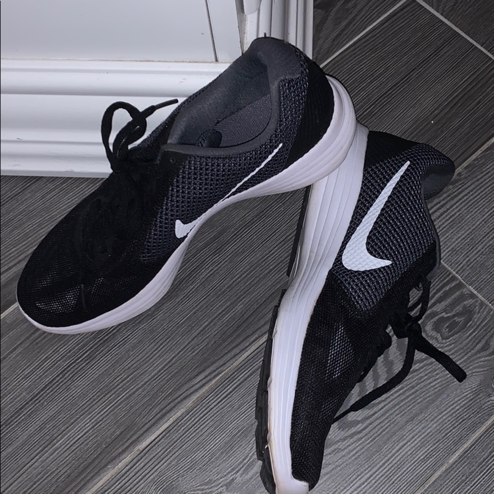 Nike Revolution 3 sneakers!